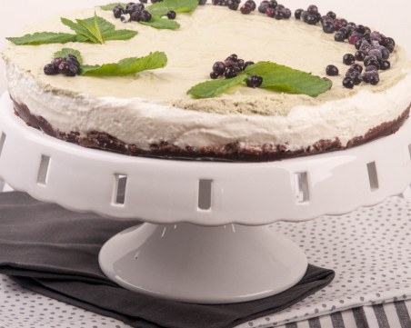 Рецепта за кето чийзкейк без печене с матча зелен чай