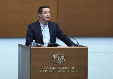 Депутатът от Продължаваме Промяната Демократична България Явор Божанков се