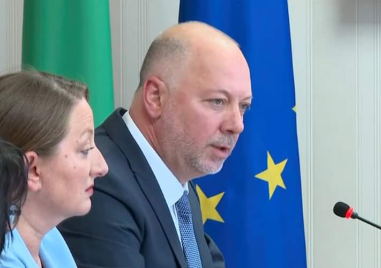 Нашето категорично мнение е че политическите партии не бива да