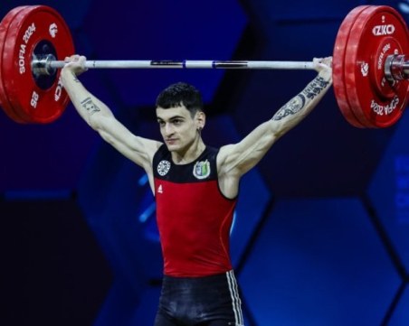Българският щангист Иван Димов се оплака от хлъзгав под на Олимпиадата