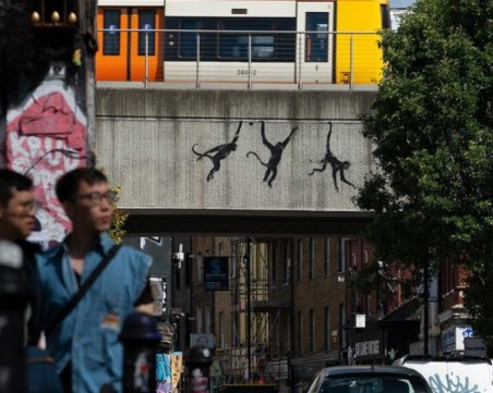 Банкси потвърди трети свой графит с животни