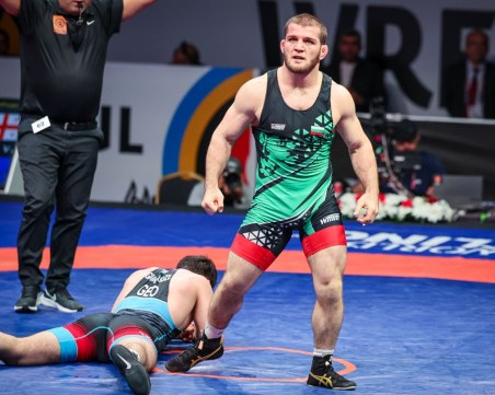 Магомед Рамазанов докосва медала! Класира се за полуфиналите на Олимпиадата