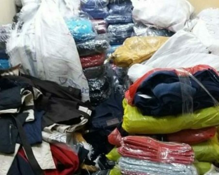 Полицаи и митничари на 