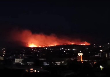 Пожар избухнал в края на миналата седмица и разгорял се