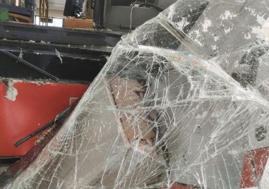 Деветима души загинаха а 26 бяха ранени при тежка автобусна катастрофира на магистрала