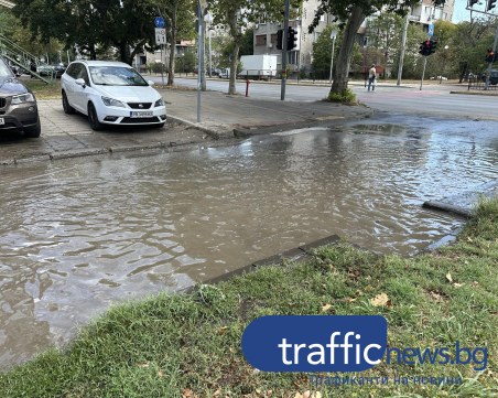 Пловдив ми е Венеция! ВиК авария наводни улица в 