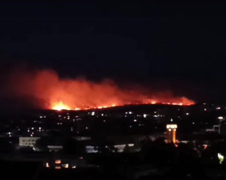 Пожар бушува непосредствено близо до Плевен