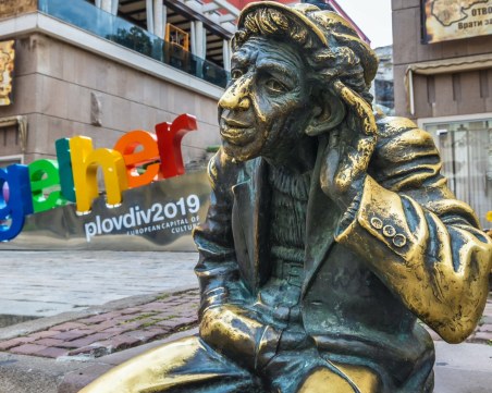 Слънчева и топла събота в Пловдив, температурите достигат до 34 градуса днес