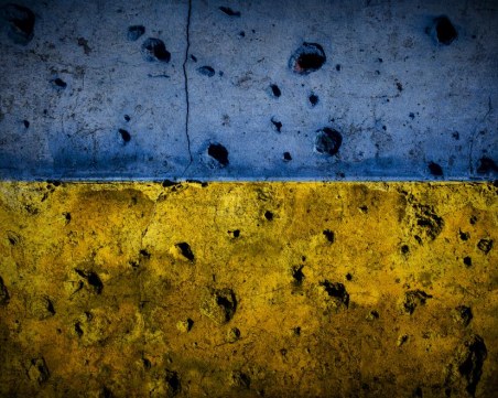 Украйна продължи с офанзивата си в Курск, удари руска военновъздушна база