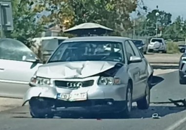 Челен удар между два автомобила сатана в Пловдивско днес преди