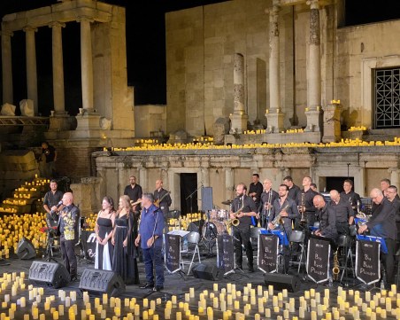 17 хиляди свещи на Античния превърнаха Плодив в най- романтичния град на света