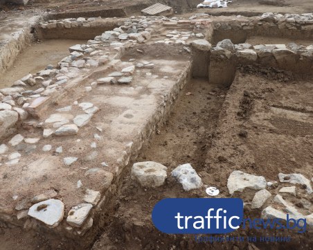 Адвокати, преподаватели и студенти на разкопките под Бетонния мост