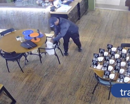 Редица кражби е извършил апашът, задигнал близо 1000 лв. от жена в Пловдив