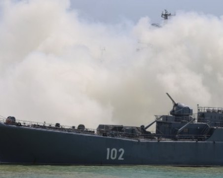 Украйна удари руска газова платформа в Черно море, загинали са най-малко 40 войници