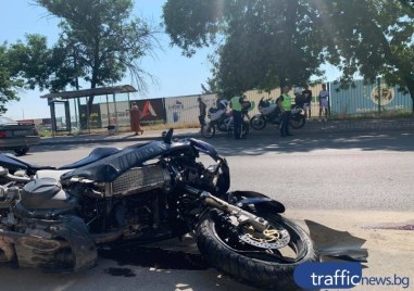 Моторист е в тежко състояни след като е пострадали при