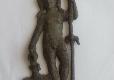 Бронзова апликация на бог Дионис откриха археолозите които проучваха многослойно провинциално