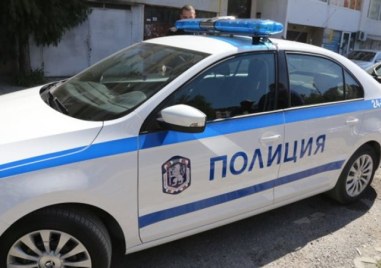 Полицейски екипи са били насочени за предотвратяване на два междусъседски