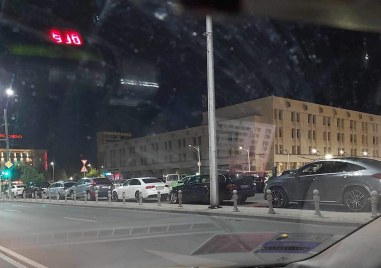 Продължава сагата с неправомерното паркиране на паркинг в центъра на