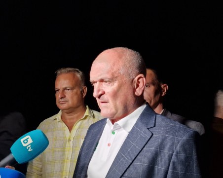 Главчев от пожара в Брезовско: Огънят е ограничен, благодаря за бързата реакция