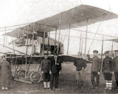 На този ден: Първият полет на български военен самолет