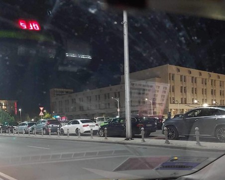 Няма край! Шофьори продължават да окупират велоалея в центъра на Пловдив