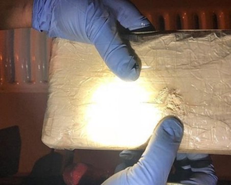 Рекорд: Откритият в Бургас близо половин тон хероин е бил за 70 млн. лв.