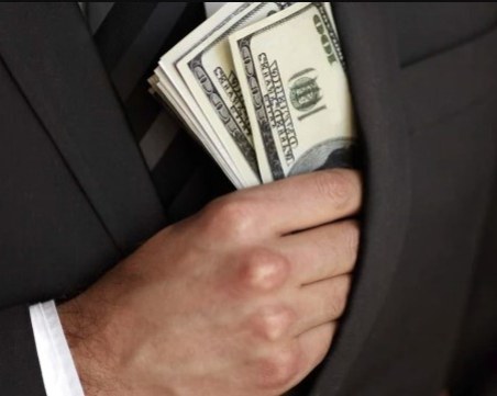 Украински заместник-министър е задържан докато взима подкуп