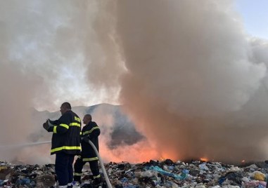 Екстремно високите температури предизвикаха пожар в Регионалното депо във Враца