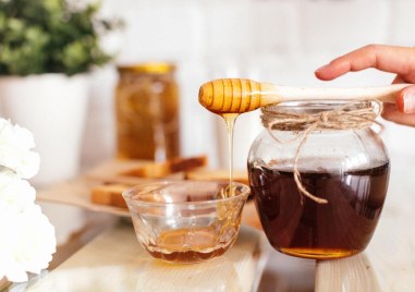 Не се допуска предлагане на мед конфитюр и мармалад при