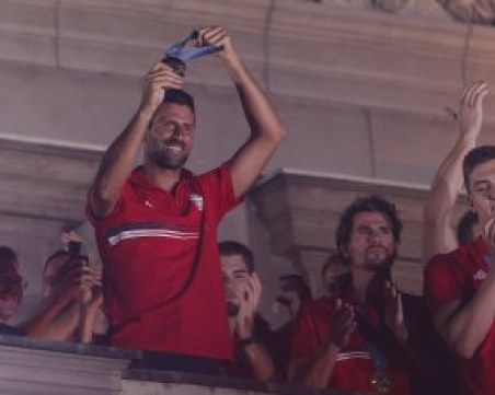 70 000 посрещнаха Джокович в Белград