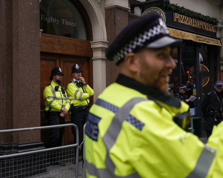 Изправят ред съда дванайсетгодишни деца за масовите безредици във Великобритания