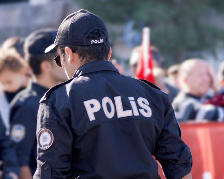 Турски младеж намушка петима, бил повлиян от видеоигри