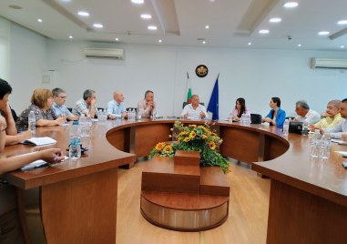 Кметовете от Пловдивска област настояват за отлагане или отмяна на