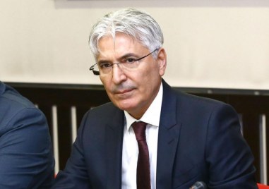 Министърът на икономиката и индустрията Петко Николов е приел предложението