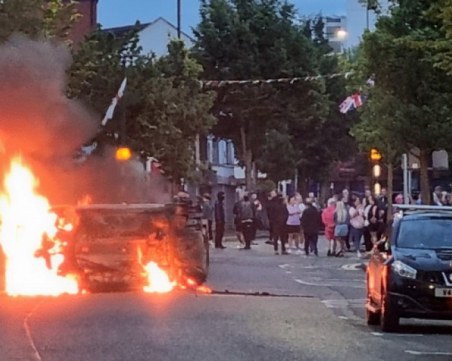 389 души са с обвинения след обществените безредици във Великобритания