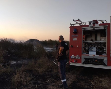 Гори нерегламентирано сметище в Белозем