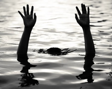 Откриха тяло на мъж при устието на Ропотамо