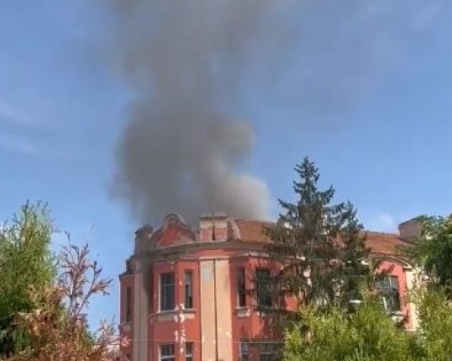 Пожар гори в дом за възрастни хора в Банкя, има загинал и ранени ВИДЕО