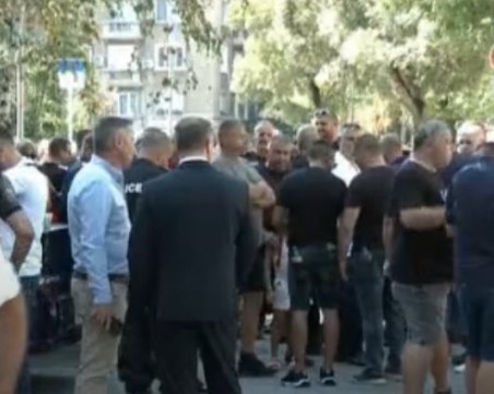 Служители на МВР отново протестират в подкрепа на Калин Стоянов