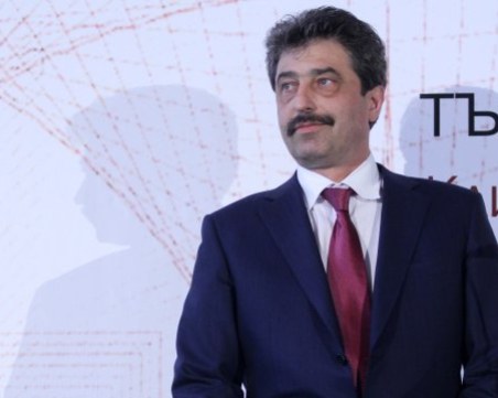 Цветан Василев ще говори пред комисията 