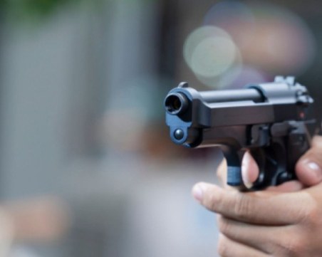 18-годишно момче простреля мъж в Поморие