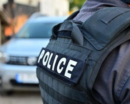 Психичноболен се барикадира в София, замерял деца с латекс