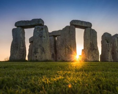Разкриха мистерия от 740 километра в Стоунхендж, свързана с централния камък