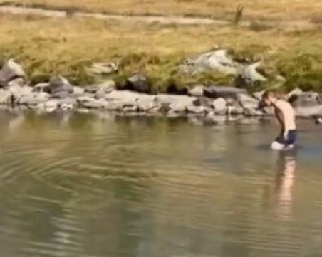 Турист се изкъпа в едно от Седемте рилски езера