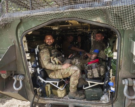 Украйна съобщава за ожесточени боеве на източния фронт след навлизането в Курска област