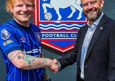 Музикалната звезда Ед Шийрън стана акционер в завърналният се във