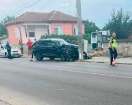 25-годишен мъж се вряза в стълб с БМВ в Раковски, бил пиян и надрусан