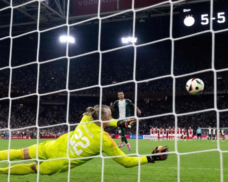 Безкрайните дузпи на Аякс - Панатинайкос се оказаха рекорд в евротурнирите