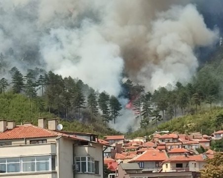 Двама задържани за пожара в Сливенската планина, тръгнал от крайния квартал 
