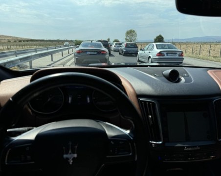 Голямо задръстване се образува на АМ 